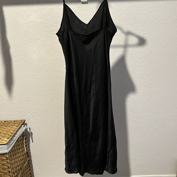 Black satin dress - Picture 3 of 3